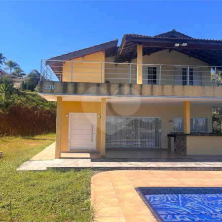 Casa à venda ou para alugar com 3 suítes no condomínio Serra da Estrela, Atibaia - SP