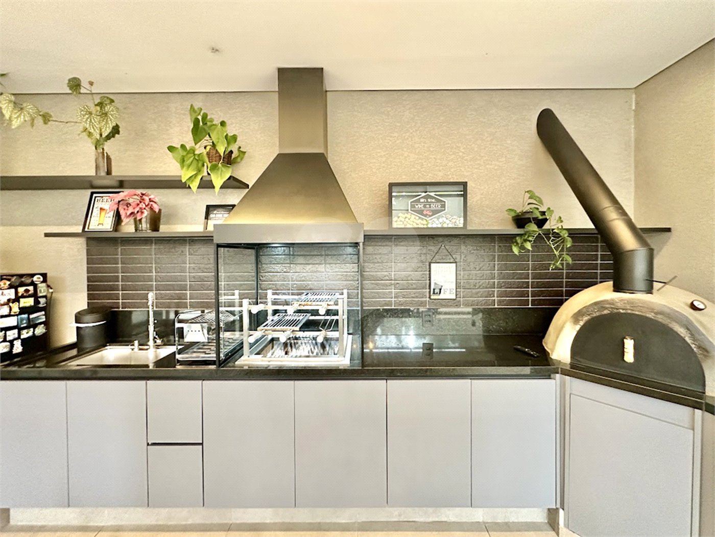 Casa à venda com 3 suítes no condomínio Reserva Santa Maria, Jandira - SP