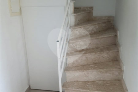 Casa à venda com 3 quartos, sendo 1 suíte, no condomínio Village St. Louis, São Paulo - SP