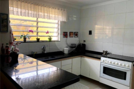 Sobrado à venda com 4 quartos, sendo 2 suítes, em Jardim Campo Limpo, São Paulo, SP