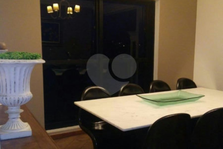 Apartamento à venda com 4 suítes em Jardim Leonor, São Paulo, SP