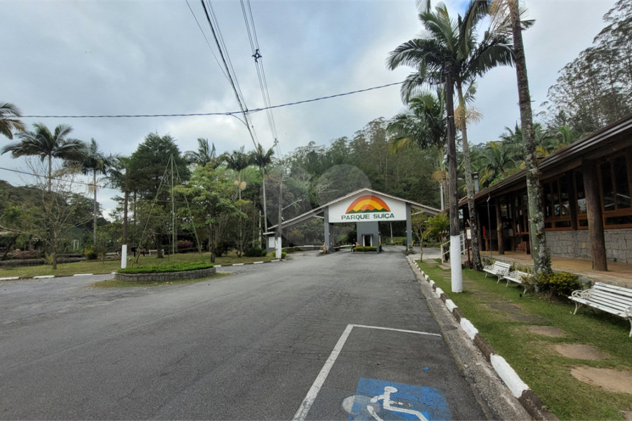 Casa à venda com 4 quartos, sendo 1 suíte, no condomínio Parque Suiça, Caieiras - SP