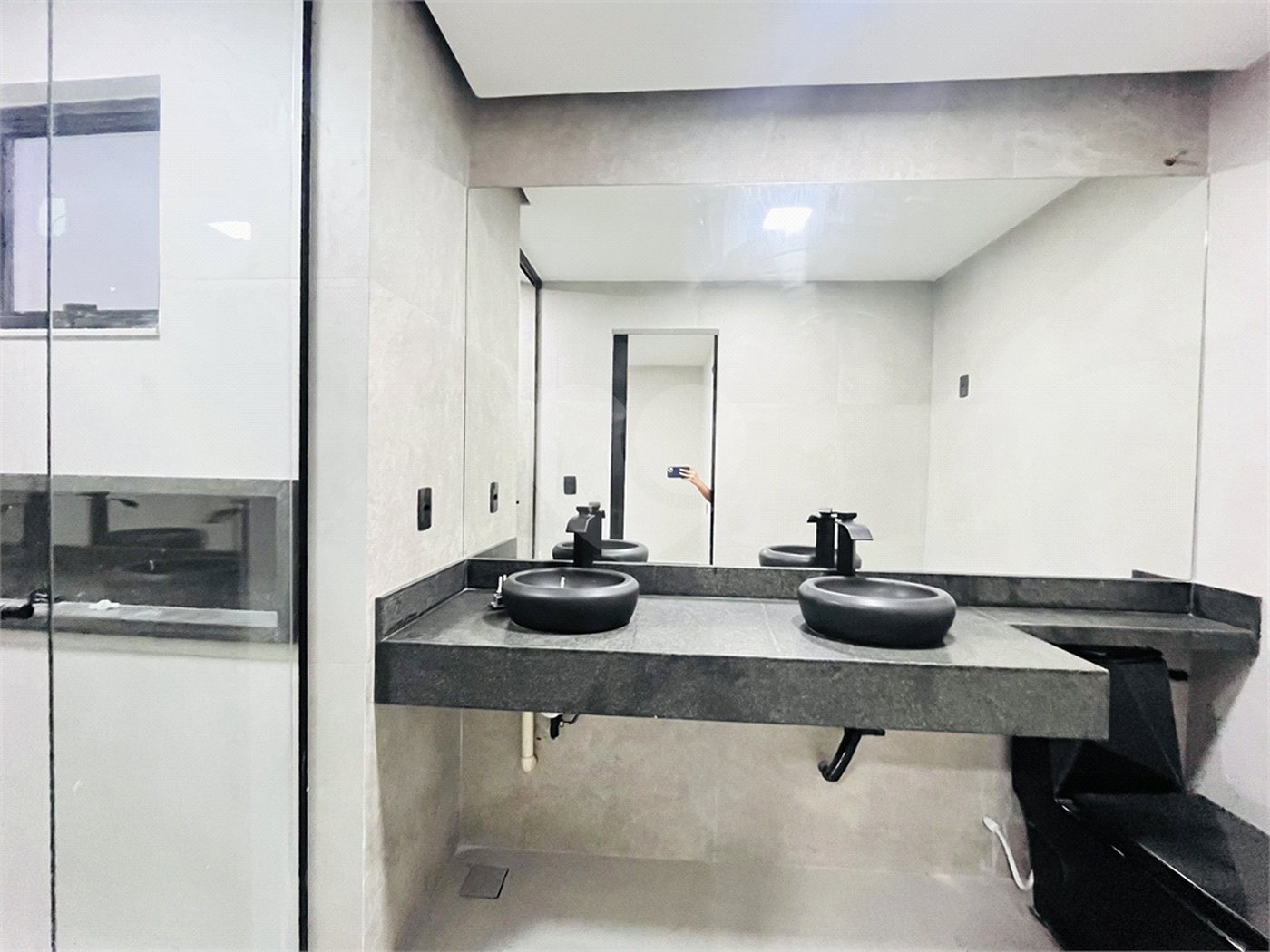 Casa à venda com 3 quartos, sendo 1 suíte, no condomínio Vale dos Sonhos 2, Rio de Janeiro - RJ