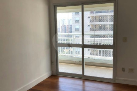 Apartamento à venda com 3 suítes em Vila Suzana, São Paulo, SP