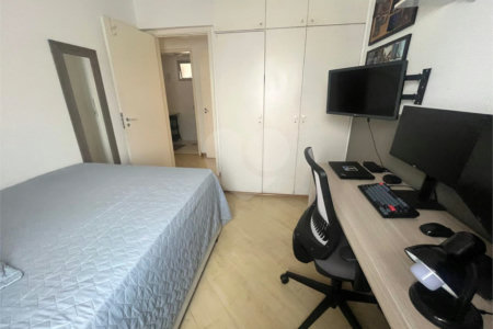 Apartamento à venda com 3 quartos, sendo 1 suíte, em Vila Olímpia, São Paulo, SP