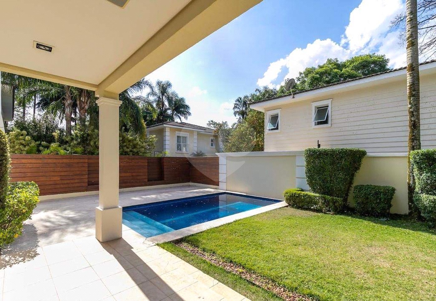 Casa à venda com 4 suítes no condomínio L`exclusive, São Paulo - SP