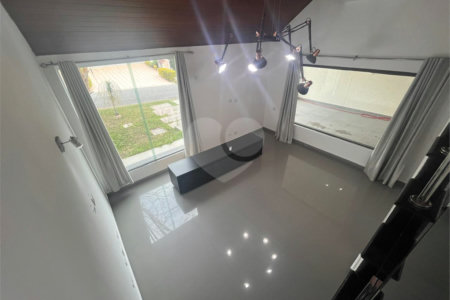Sobrado à venda com 3 quartos, sendo 1 suíte, em Cidade Parquelandia, Mogi das Cruzes, SP