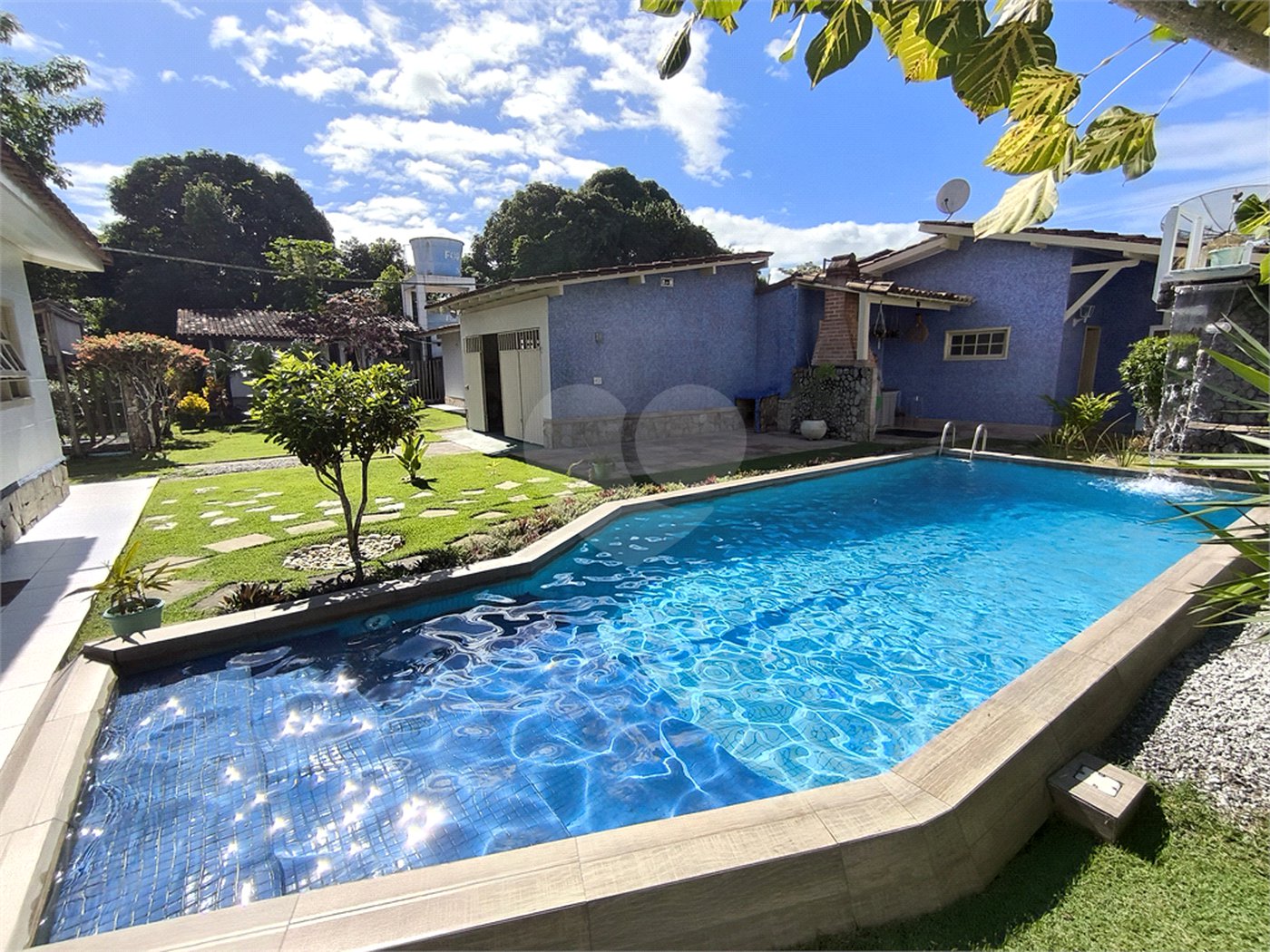 Casa à venda com 4 quartos, sendo 2 suítes, no Centro, Santa Cruz Cabrália, BA
