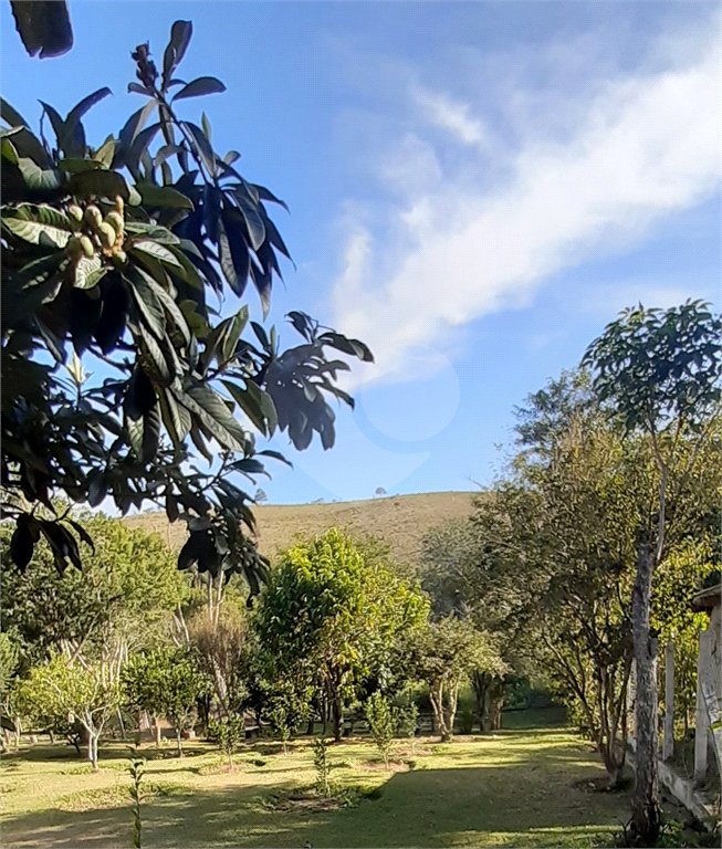 Casa à venda com 4 quartos, sendo 1 suíte, no Centro, Bom Jesus dos Perdões, SP
