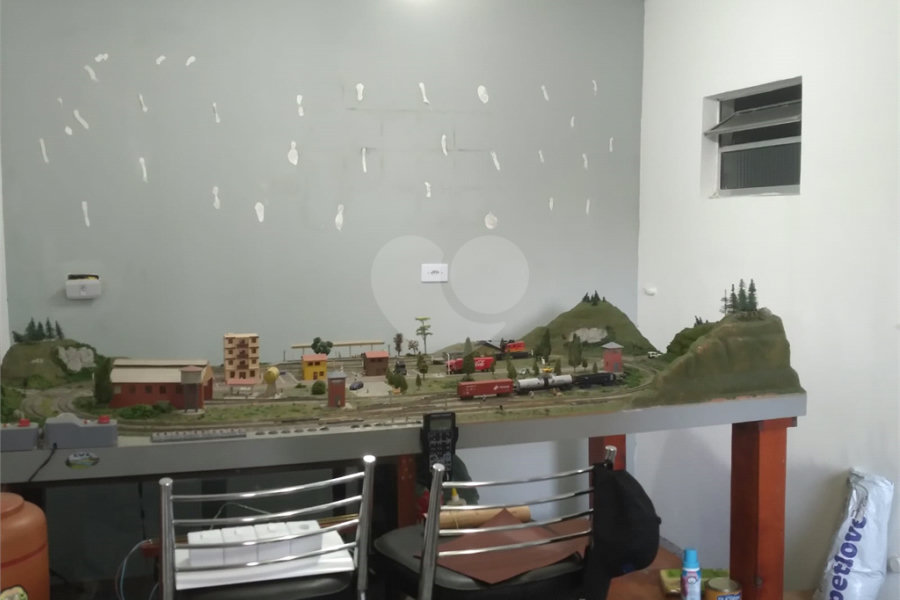 Sobrado à venda com 6 quartos, sendo 1 suíte, em Vila Sabrina, São Paulo, SP