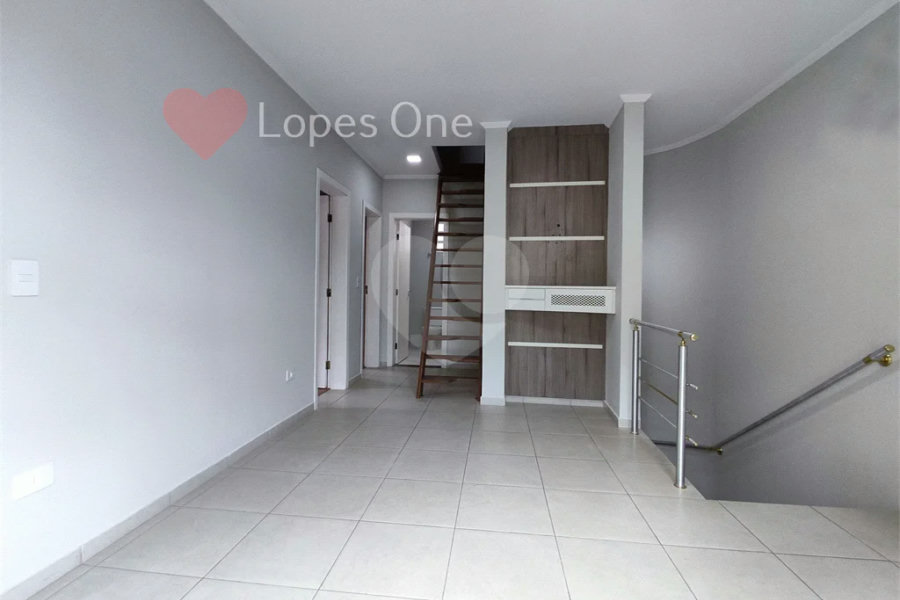 Casa à venda com 3 quartos, sendo 2 suítes, no condomínio Filipe de Vitry, São Paulo - SP