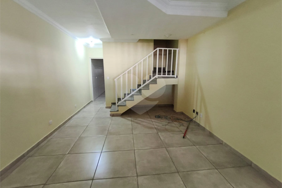 Sobrado à venda com 3 quartos, sendo 1 suíte, em Vila Nivi, São Paulo, SP