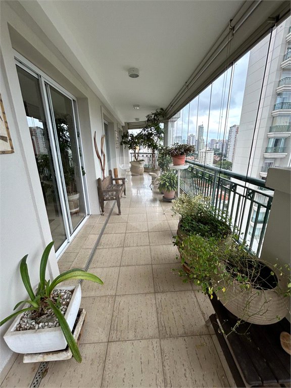 Apartamento para alugar com 3 suítes em Brooklin Paulista, São Paulo, SP