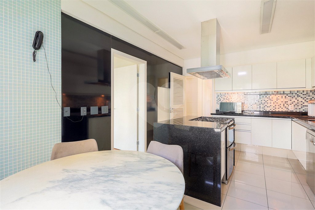 Apartamento à venda com 4 suítes,  em Jardim Paulistano, São Paulo, SP