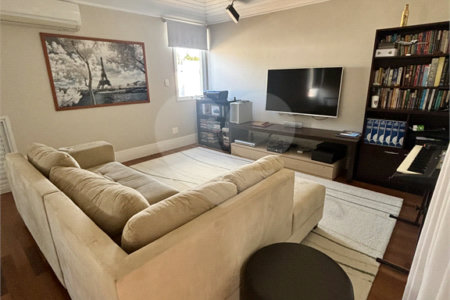 Casa à venda com 4 quartos, sendo 3 suítes, no condomínio Vila Carmel, São Paulo - SP