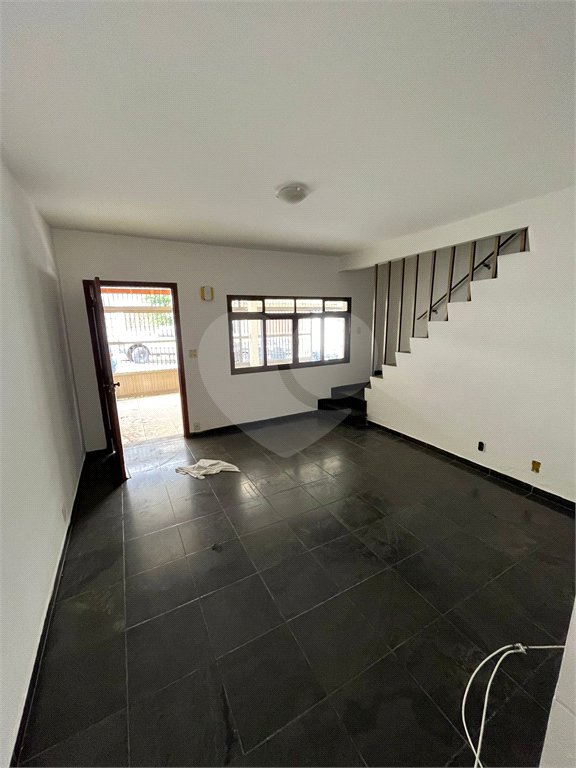 Sobrado à venda com 3 quartos em Vila Nivi, São Paulo, SP