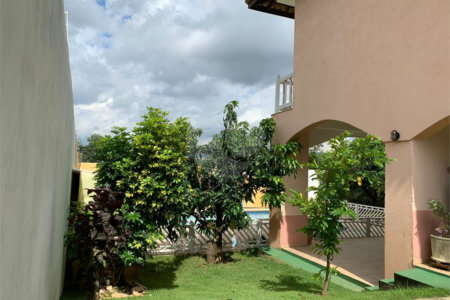 Casa ampla à venda no Vale das Flores em Atibaia