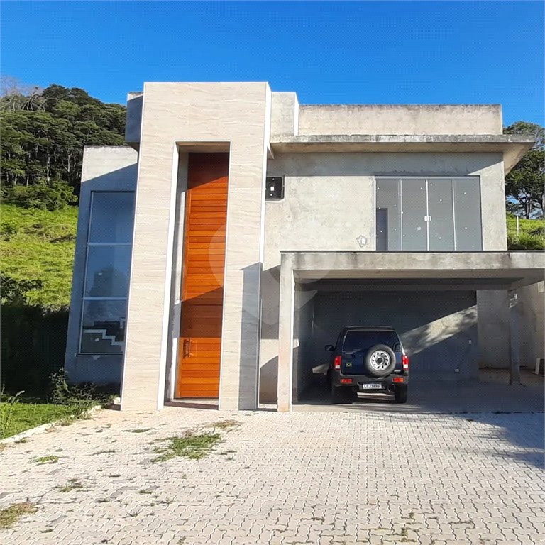 Casa nova na Serra da Cantareira com 3 suítes