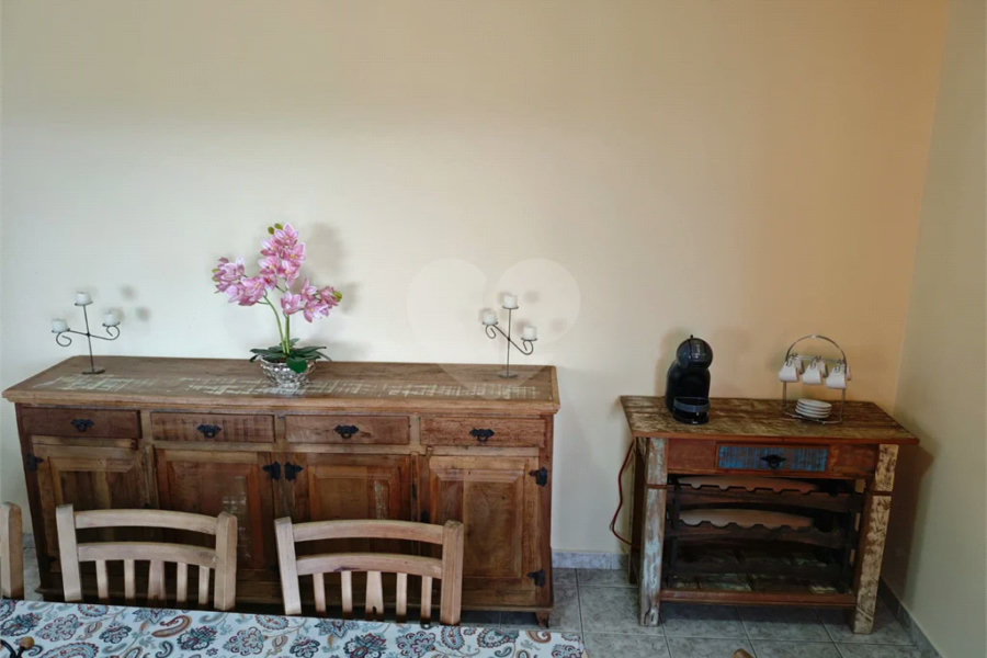 Casa à venda com 4 quartos, sendo 2 suítes,  em Country Residencial Felix, Bom Jesus dos Perdões, SP
