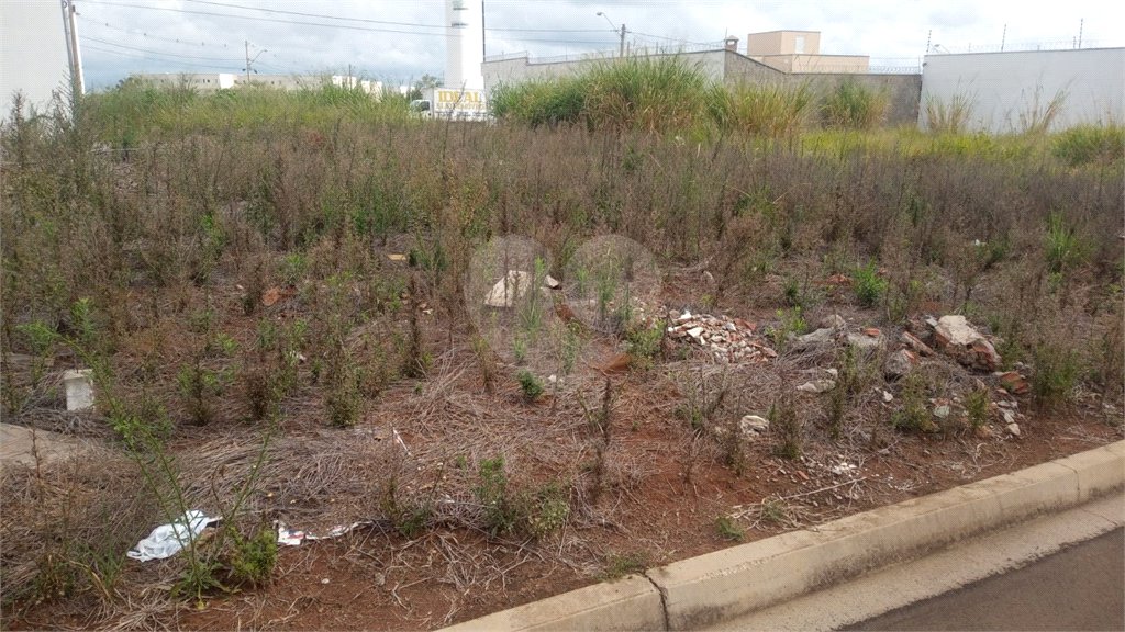 Lote no Jardim do Bosque, aceita financiamento ou aquisição de terreno e construção .