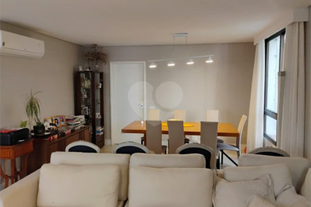 Apartamento reformado , 3 suítes , 3 vagas. Próximo a Avenida Paulista e metrô Brigadeiro . Prédio de construtora renomada. Único !