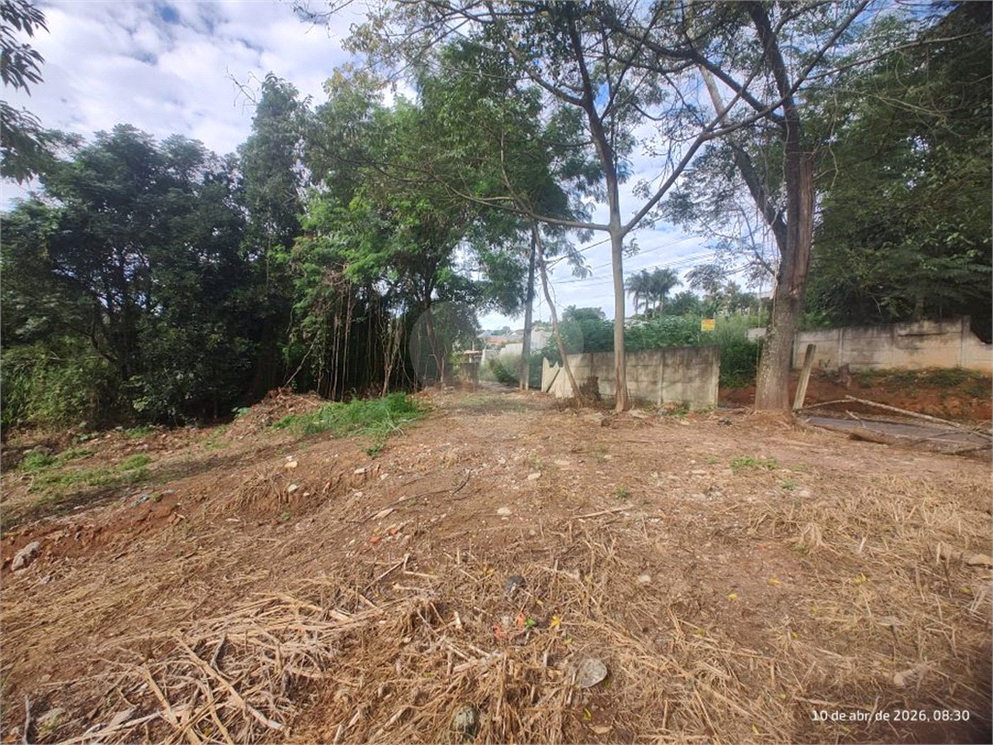 Terreno em Atibaia com 1.196 metros, ótimo para chácara, excelente localização, avalia permuta com casa maior valor
