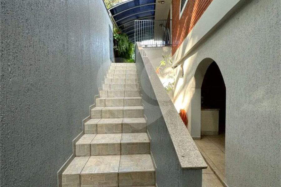 Casa assobradada à venda no bairro Nova Piracicaba, em Piracicaba/SP.