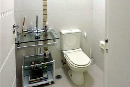 Casa de Alto Padrão à Venda e Locação - Condomínio Vila Verde