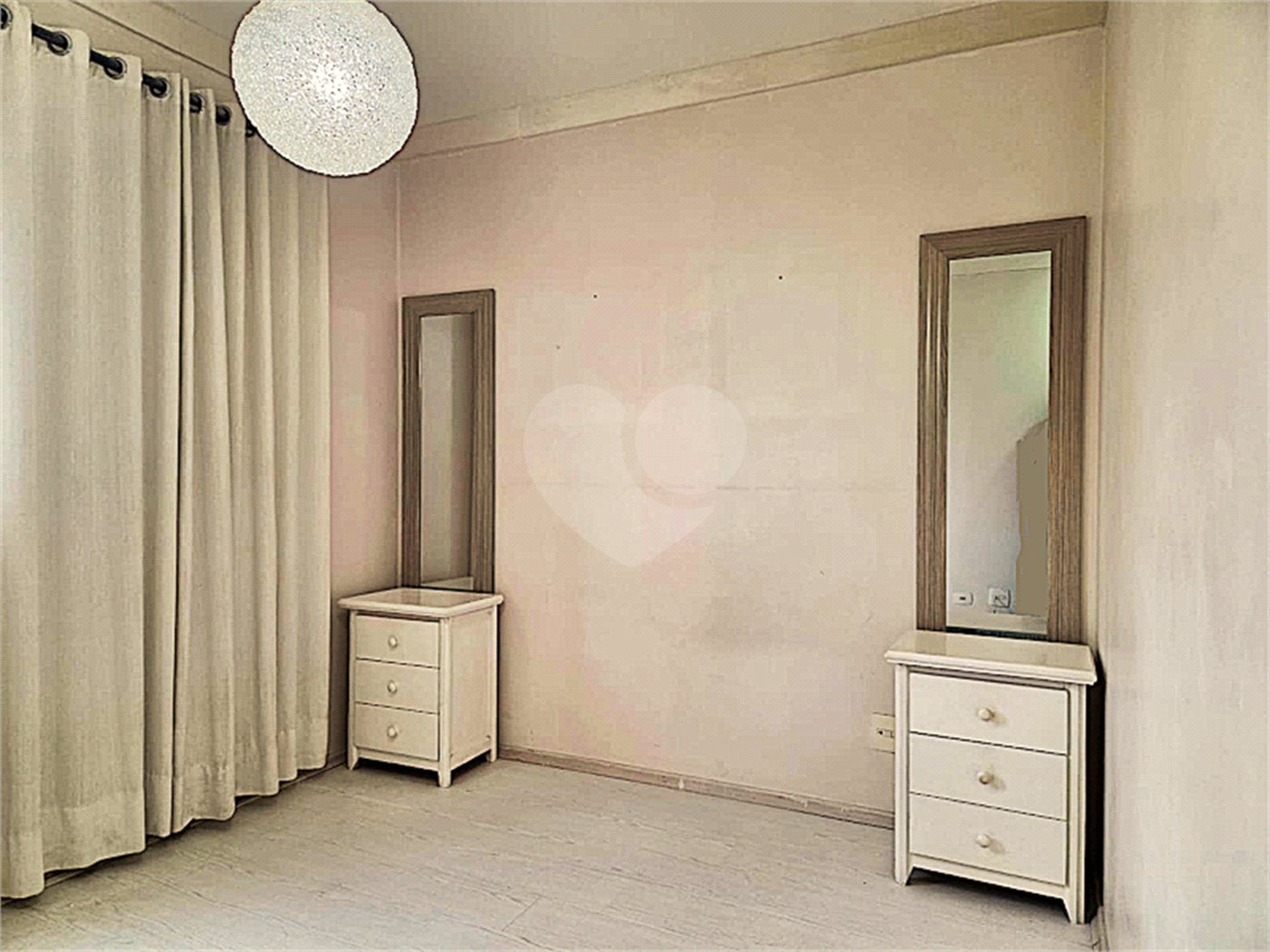 Apartamento na Chácara Inglesa com 2 dormitórios (1 suite), varanda, vista livre e vaga