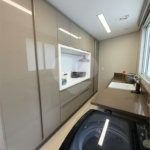 Casa de alto padrão em condomínio exclusivo com 4 suítes
