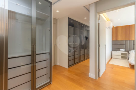 Apartamento - Vila Mariana - Alto Padrão - 3 Suítes - 4 Vagas - Venda / Compra - Próximo ao Metrô