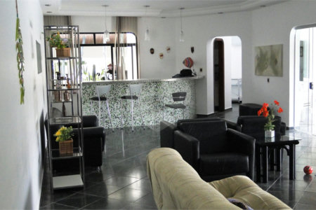 Casa à venda com 8 quartos, sendo 6 suítes,  no condomínio Acapulco, Guarujá - SP