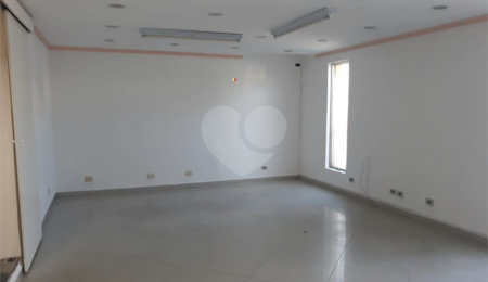 Sobrado para alugar com 4 quartos no Centro, São Roque, SP