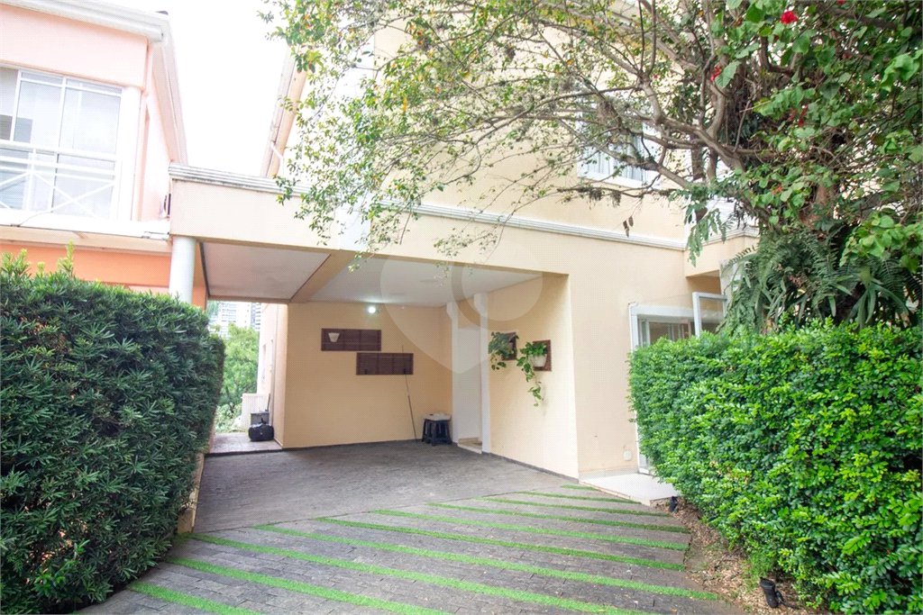 Casa à venda com 4 quartos, sendo 3 suítes, no condomínio Residencial Sans Souci, São Paulo - SP