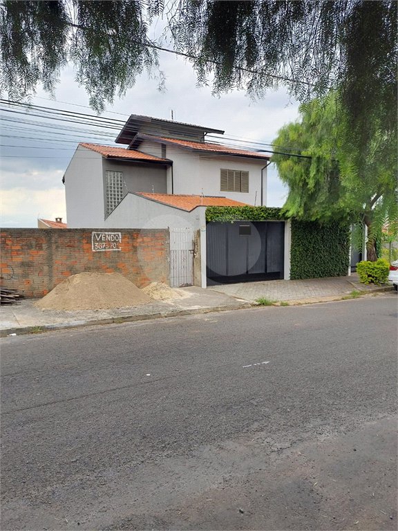 Sobrado à venda com 3 quartos, sendo 1 suíte,  em Jardim Regina, Indaiatuba, SP