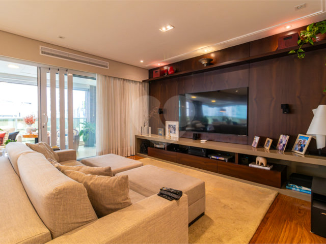 Apartamento à venda com 4 suítes em Campo Belo, São Paulo, SP