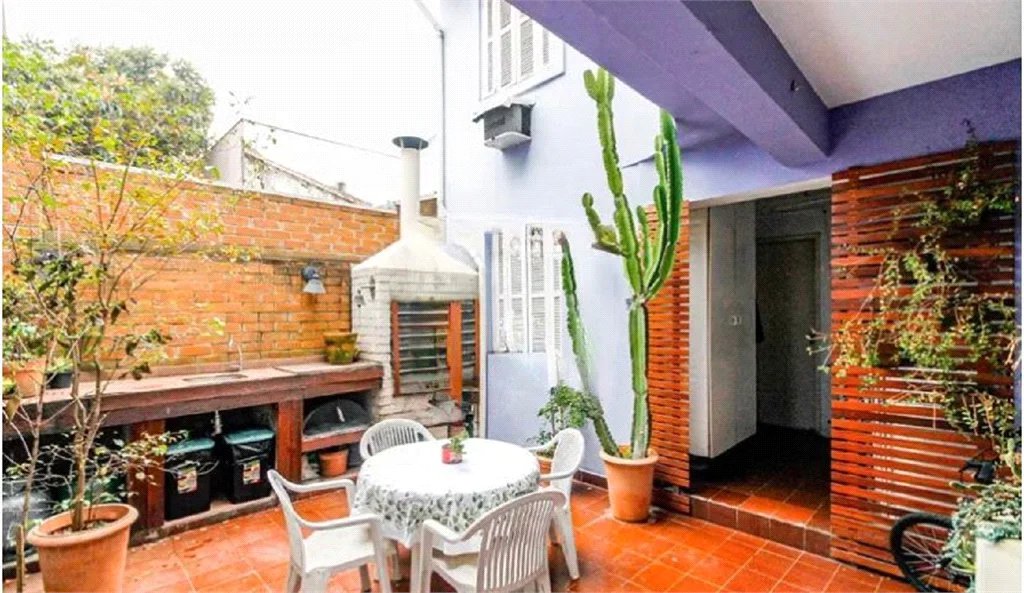 Sobrado à venda com 4 quartos, sendo 1 suíte, em Vila Cordeiro, São Paulo, SP