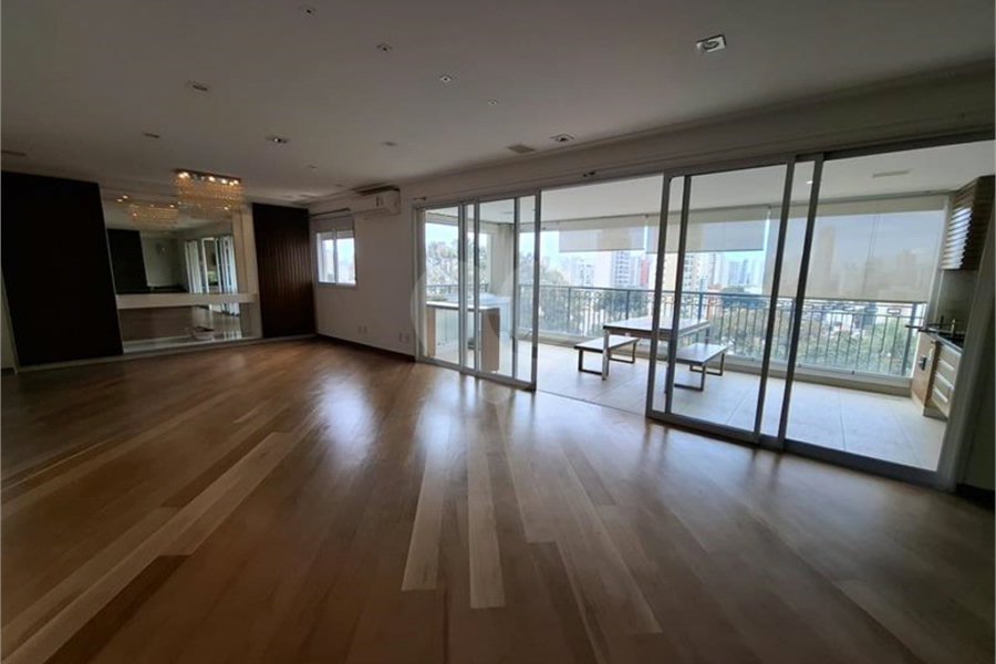 Apartamento para alugar com 3 suítes em Santana, São Paulo, SP
