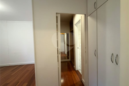 Apartamento à venda com 3 suítes em Vila Suzana, São Paulo, SP