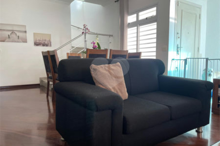 Sobrado à venda com 4 quartos, sendo 2 suítes, em Chácara Monte Alegre, São Paulo, SP