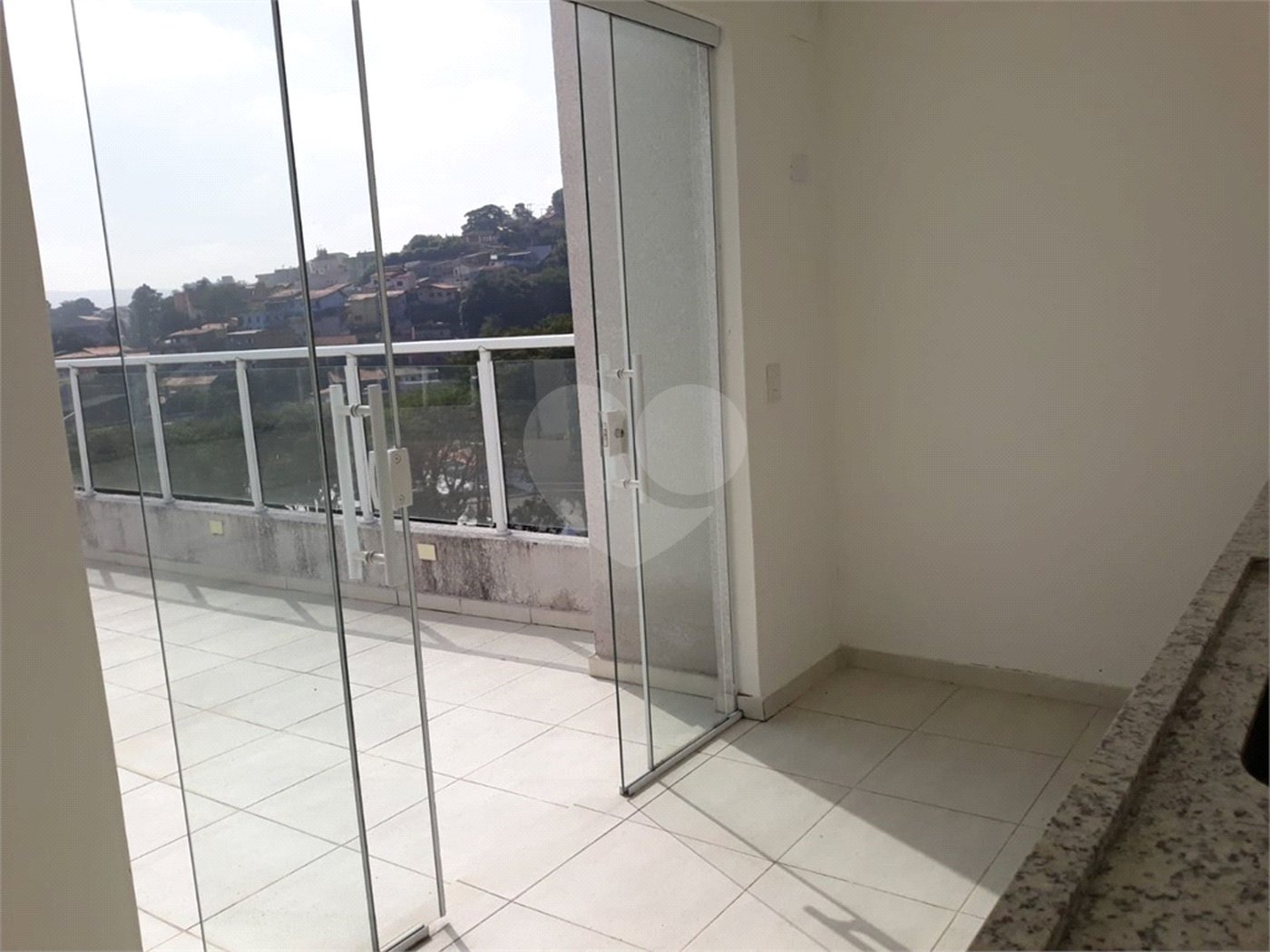 Apartamento à venda ou para alugar com 2 quartos, sendo 1 suíte,  em Vila Santa Isabel, São Roque, SP