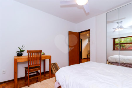 Casa Térrea à venda com 3 quartos, sendo 1 suíte,  em Alto da Boa Vista, São Paulo, SP