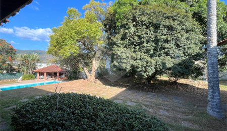 Casa Térrea à venda com 4 quartos, sendo 2 suítes,  em Jardim Paulista, Atibaia, SP