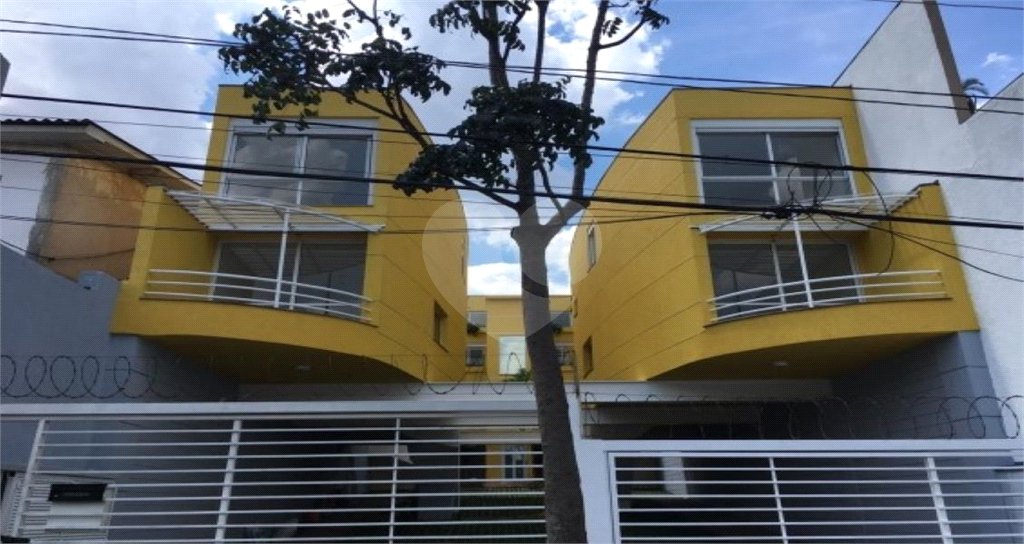 Casa à venda com 3 quartos, sendo 1 suíte,  no condomínio Residencial Vegas, São Paulo - SP