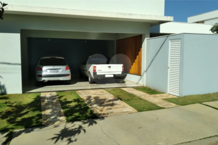 Casa à venda com 3 suítes no condomínio Damha III, São Carlos - SP
