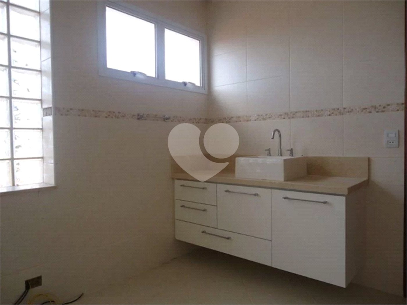 Sobrado à venda com 3 quartos, sendo 1 suíte, em Tremembé, São Paulo, SP