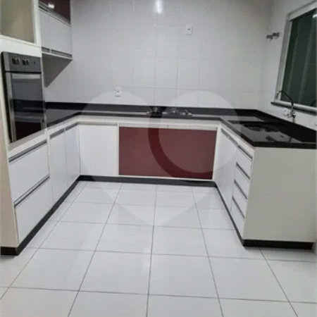 Casa à venda com 3 quartos, sendo 1 suíte, no condomínio Alvorada Parque Vitória, São Paulo - SP