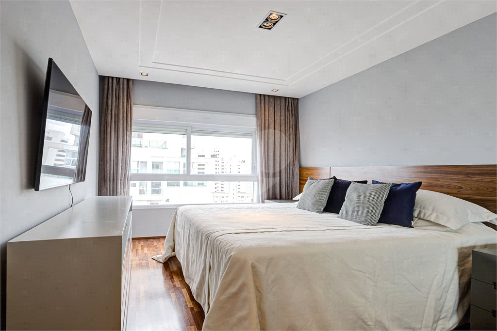 Apartamento à venda com 3 suítes em Campo Belo, São Paulo, SP