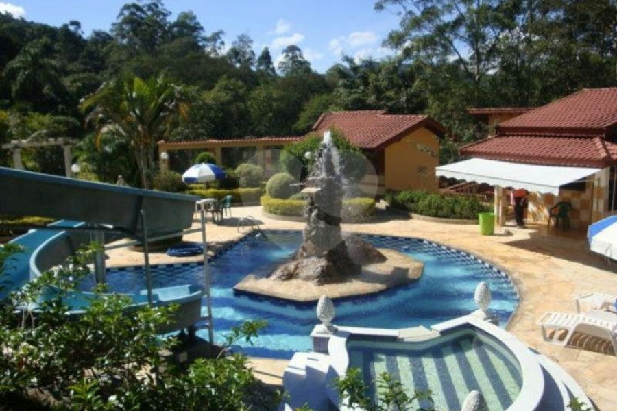 Sobrado à venda com 5 suítes em Juqueri Mirim, Mairiporã, SP