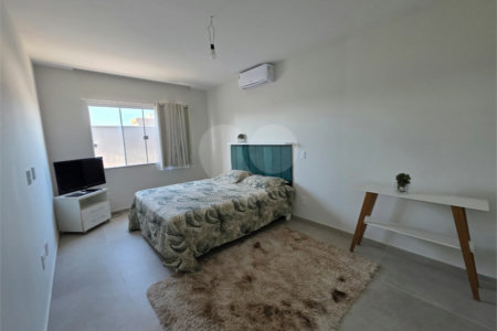Casa em condomínio à venda com 3 quartos, sendo 1 suíte,  em Ogiva, Cabo Frio, RJ